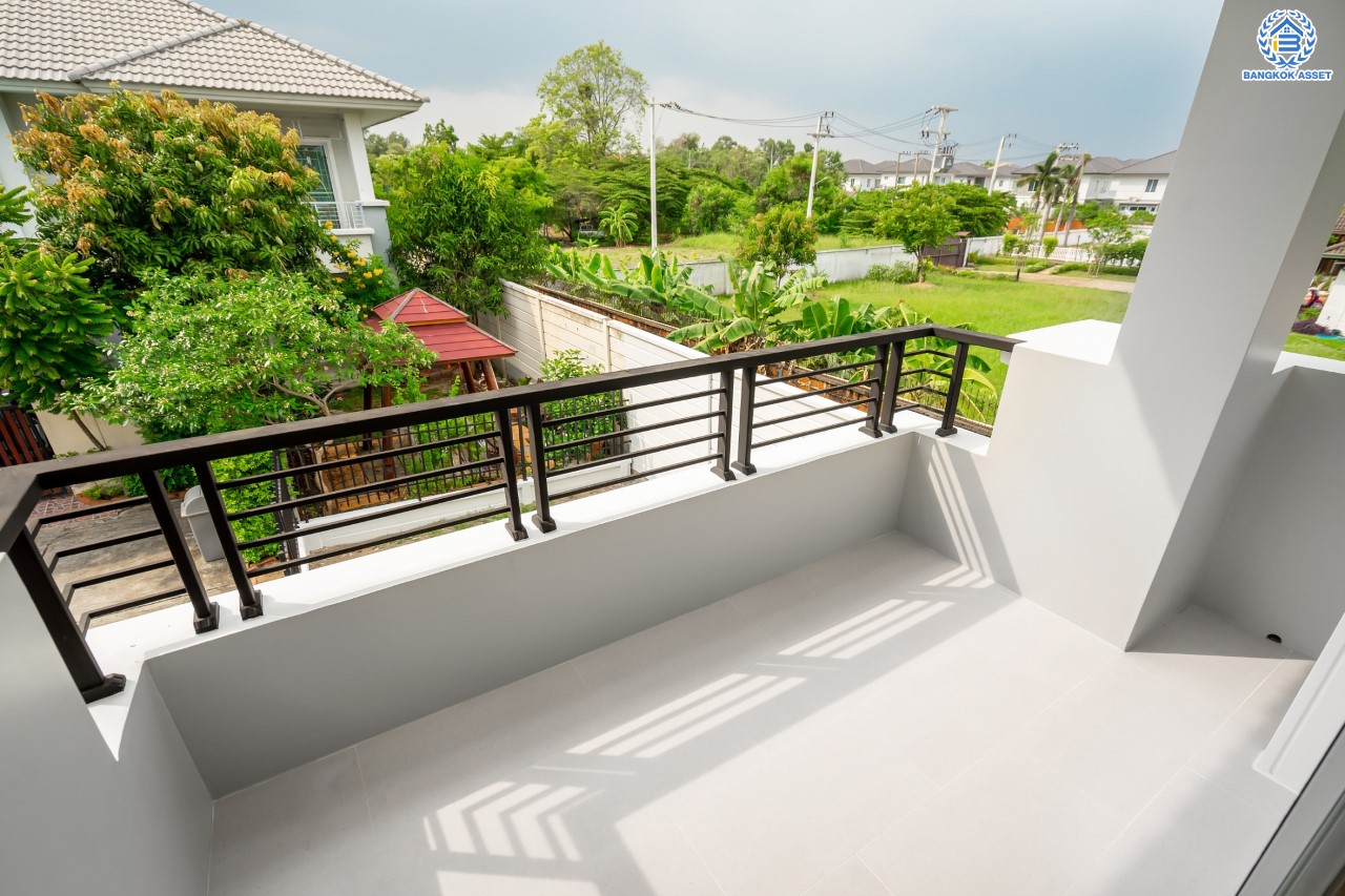 บ้านมือสองตกแต่งใหม่ ม.พฤกษาวิลเลจ30 เดอะซีซั่น แจ้งวัฒนะ-ราชพฤกษ์ หลังมุม ทำเลย่านปทุมธานี เนื้อที่ 53.6 ตร.ว. ฟังก์ชัน 3 ห้องนอน 2 ห้องน้ำ จอดรถได้ 1 คัน เดินทางสะดวกสบายเข้า-ออกได้หลายเส้นทาง ใกล้เมืองทองธานี และจุดขึ้นทางด่วน "แจ้งวัฒนะ"